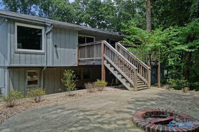 Building Photo - 3038 Heatherhill Dr SE