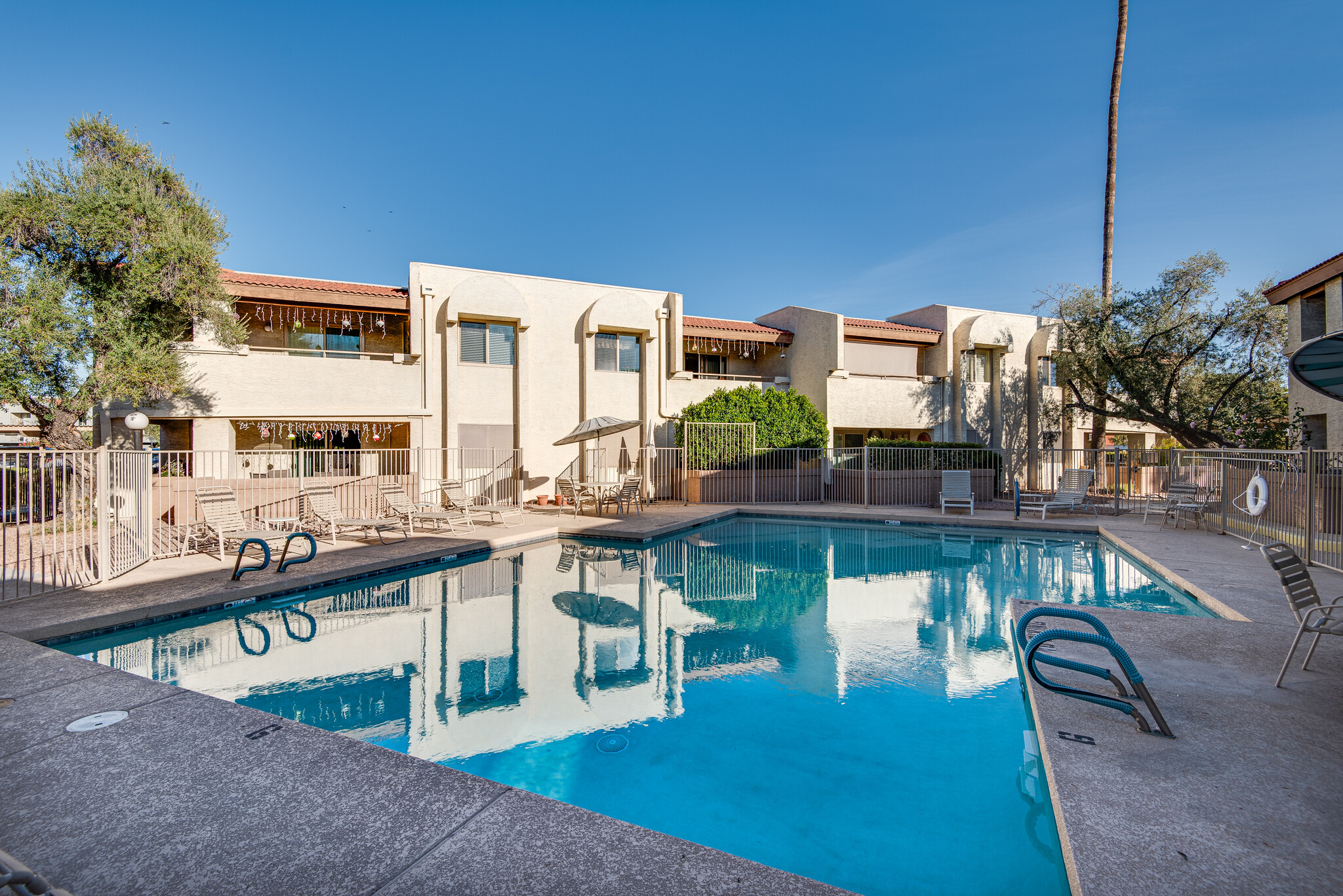 Building Photo - 4150 E Cactus Rd