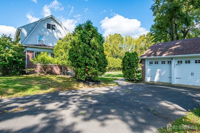 Building Photo - 338 Buckelew Ave