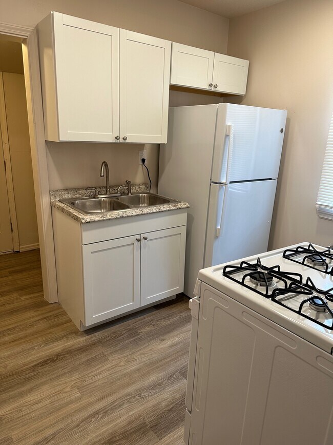 Building Photo - 1306 N Walnut St