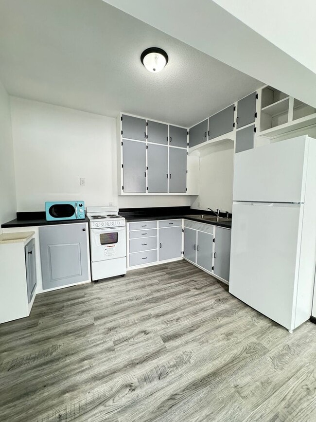 Building Photo - 1 Bed, 1 Bath Apartment in Millersburg IN