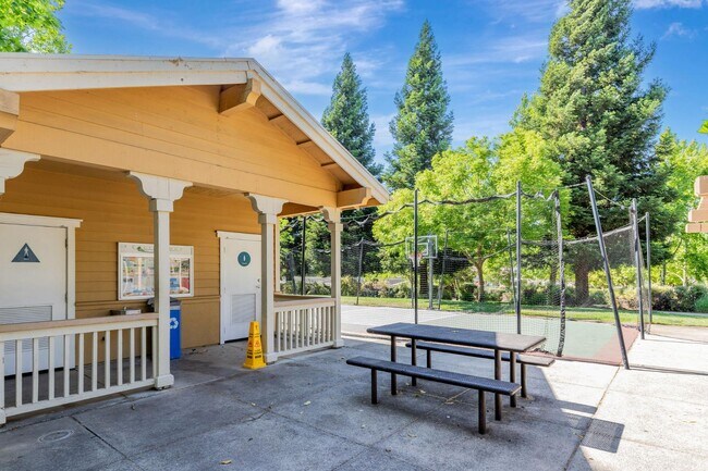 Building Photo - 7531 Edinburgh Way