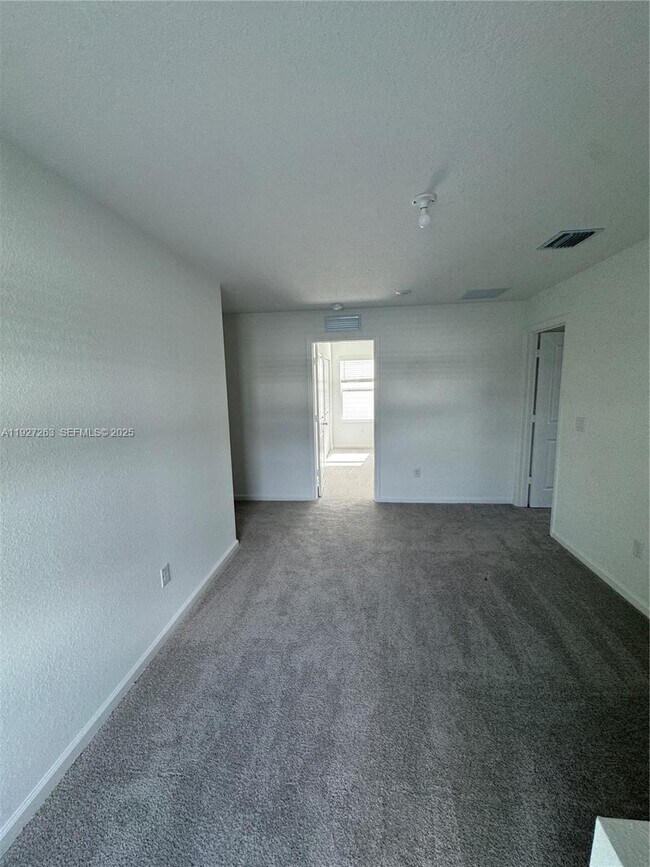 Building Photo - 5837 NW Sweetwood Dr