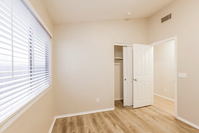 Building Photo - 4001 E Timberline Rd