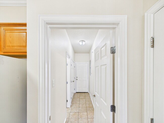 Building Photo - 1001 Krenek Tap Rd