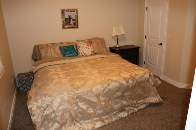 Master Bedroom - 550 Sunflower Rd