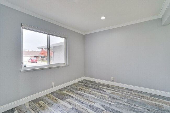 Building Photo - Stunning Single Family Home