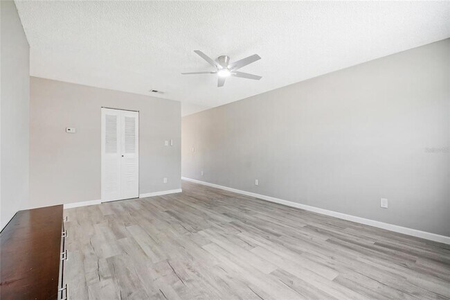 Building Photo - 106 Lake Villa Way