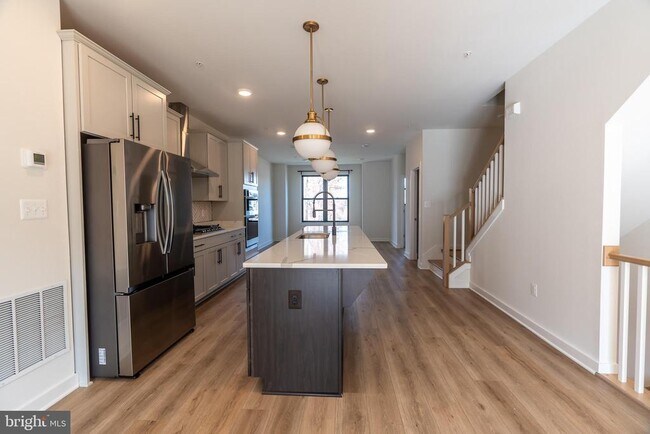 Building Photo - 17133 Hardisty Wy