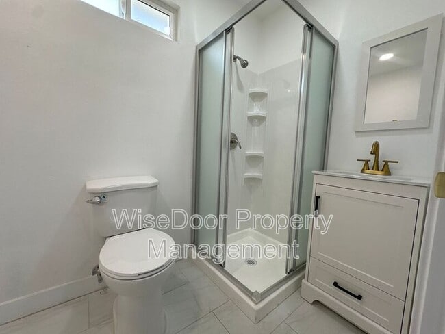 Building Photo - 1812 E Adams Ave