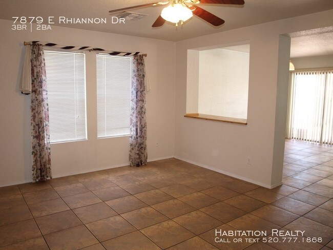 Building Photo - 3 Bedroom Home in Pantano Heights w/ Pool