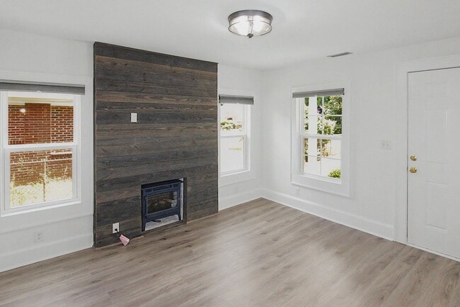 Building Photo - Fully Remodeled Home in the Heart of Belmont