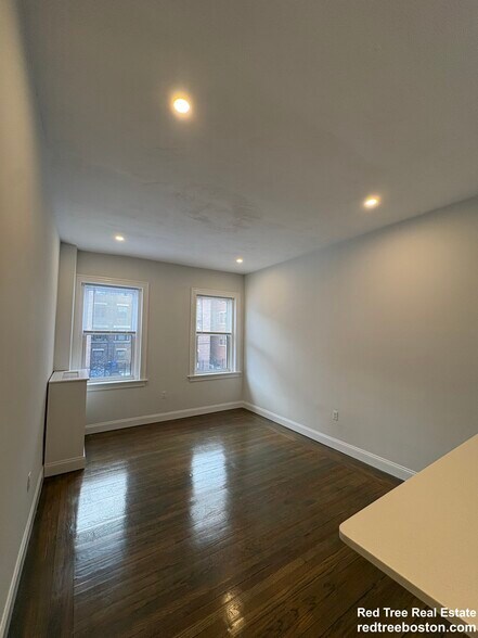 Building Photo - 19 Queensberry St