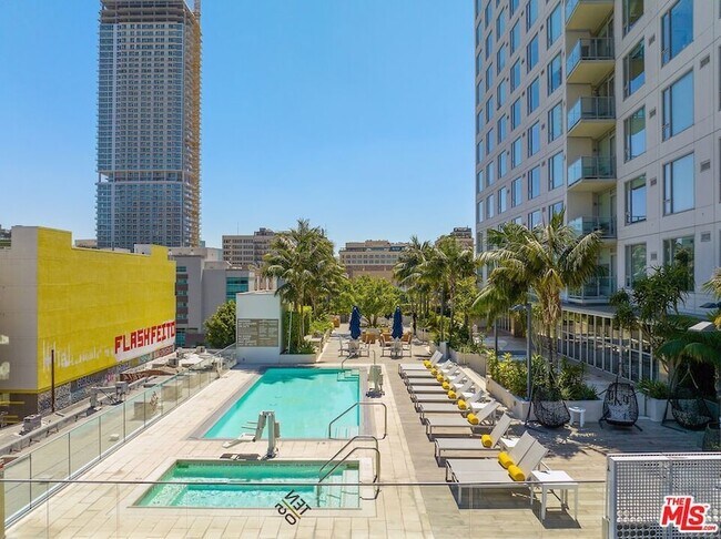 Building Photo - 1050 S Grand Ave