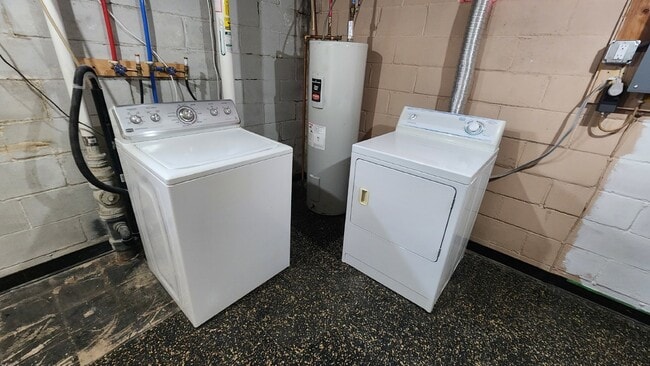 Building Photo - 3 Bedroom, 2 Bathroom House - Available May 1st with early move-in possible!