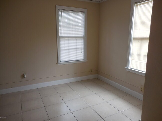 Building Photo - 99 Beach Ave