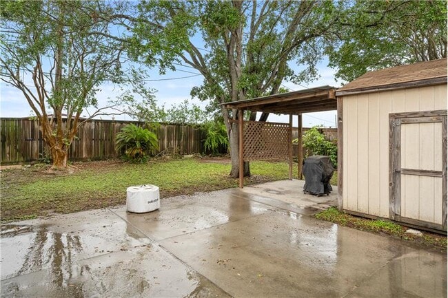 Building Photo - 13737 River Canyon Dr