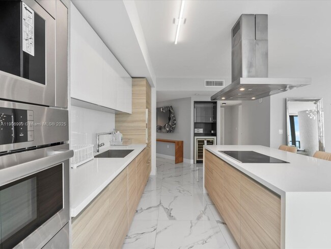 Building Photo - 300 Sunny Isles Blvd