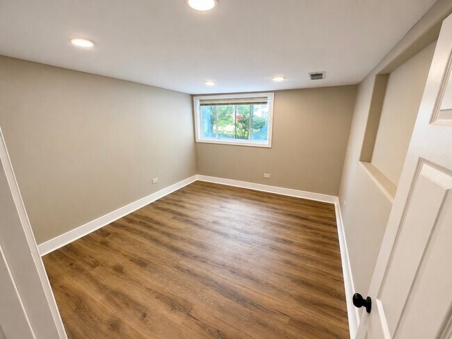 Building Photo - 14603 S Avalon Ave