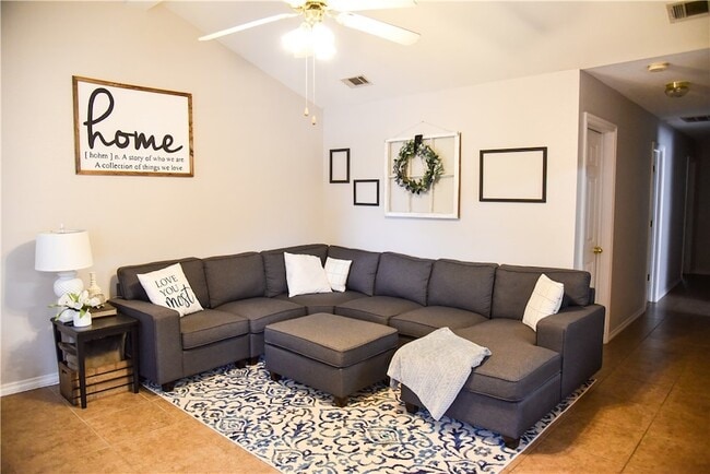 Building Photo - 3815 Oldenburg Ln