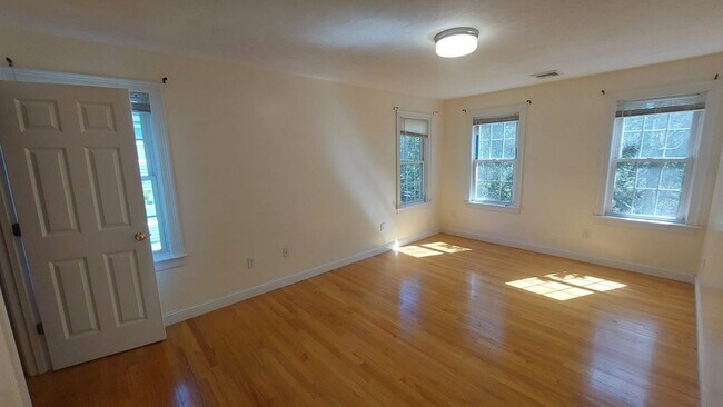 Building Photo - 339 Poplar St