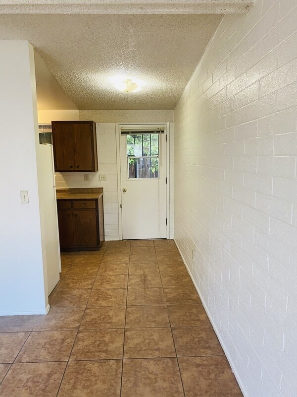 Building Photo - 4225 E Lee St