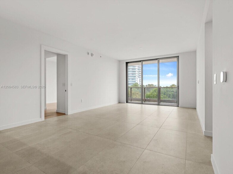 Building Photo - 2200 Brickell Ave