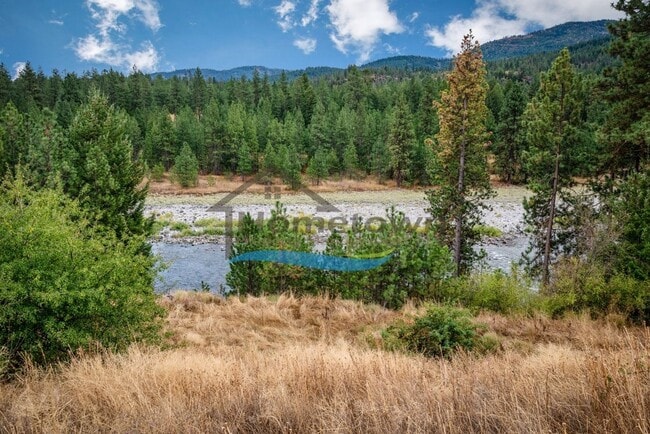 Building Photo - Post Falls Riverfront Home!