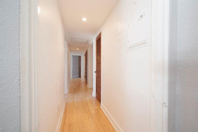 Building Photo - 640 Roberta Ave