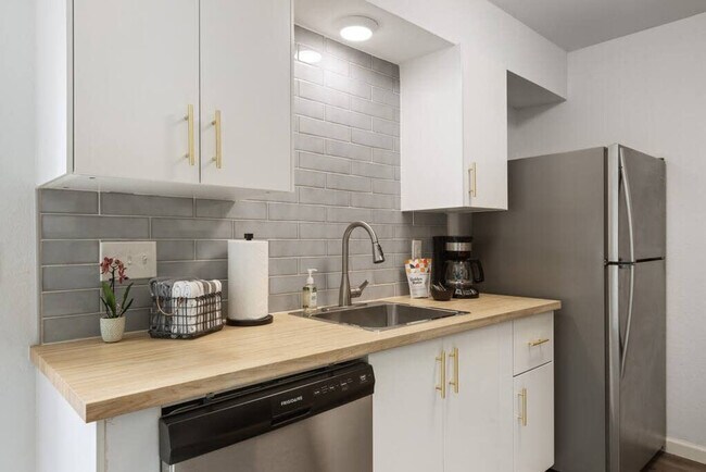 Building Photo - 802 Ramble Ln