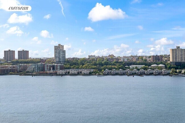 Building Photo - 200 Riverside Blvd
