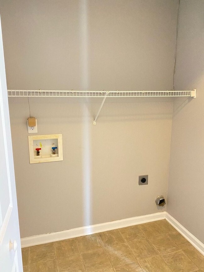 Building Photo - Great Rental....3/2 Bath, near playground,...