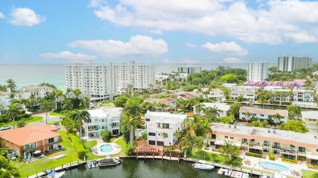 Building Photo - 1121 Bel Air Dr