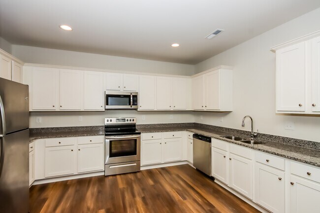 Building Photo - 176 Nottingham Rd