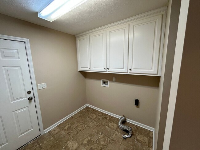 Building Photo - Welcome to the Broadfield Subdivision !! A Place to Call Home.