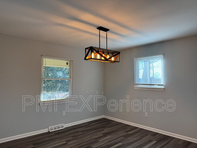 Building Photo - 13417 Queens Ln