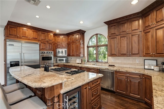 Building Photo - 718 N Poinsettia Ave