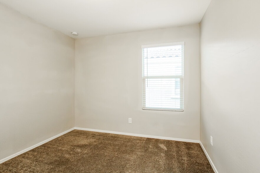 Building Photo - 25773 W Euclid Ave