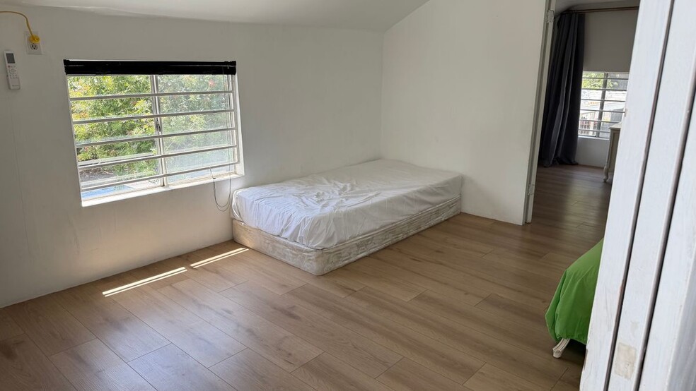 Building Photo - 301 W 1st St