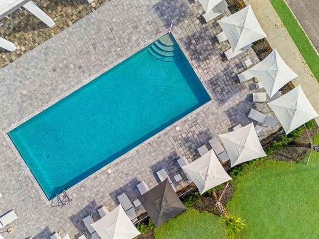 Building Photo - 384 Famagusta Dr