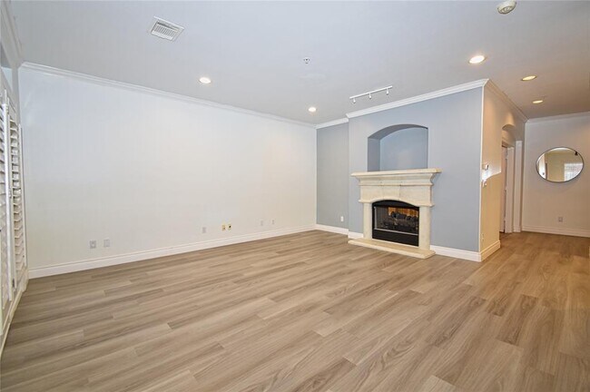 Building Photo - 4323 Lake Walk Ct