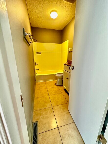 Building Photo - 1605 Fawn Vista Dr N
