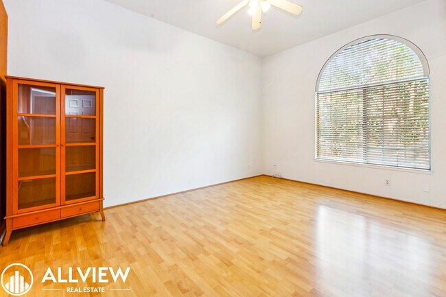 Building Photo - Gorgeous 2 Bed, 2.5 Bath End-Unit Home Available NOW in Aliso Viejo!