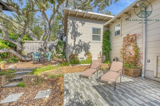 Building Photo - Charming Furnished Two Bedroom Cottage in Carmel-by-the-Sea