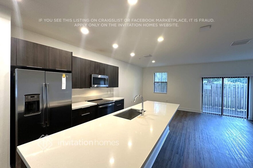 Building Photo - 10437 NW 82nd St