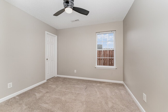 Building Photo - 302 Apple Ridge Rd