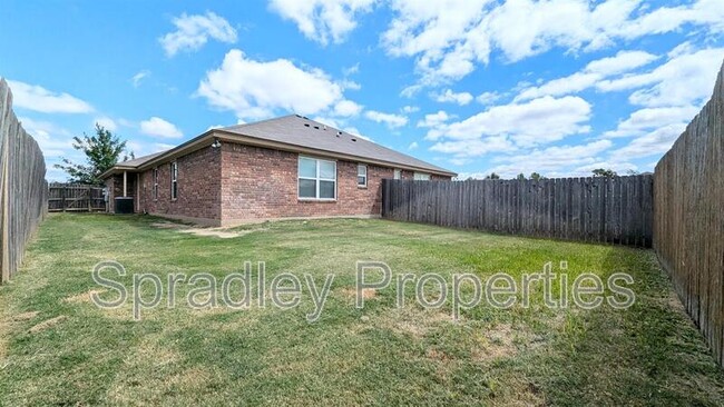Building Photo - 505B Kacie Dr