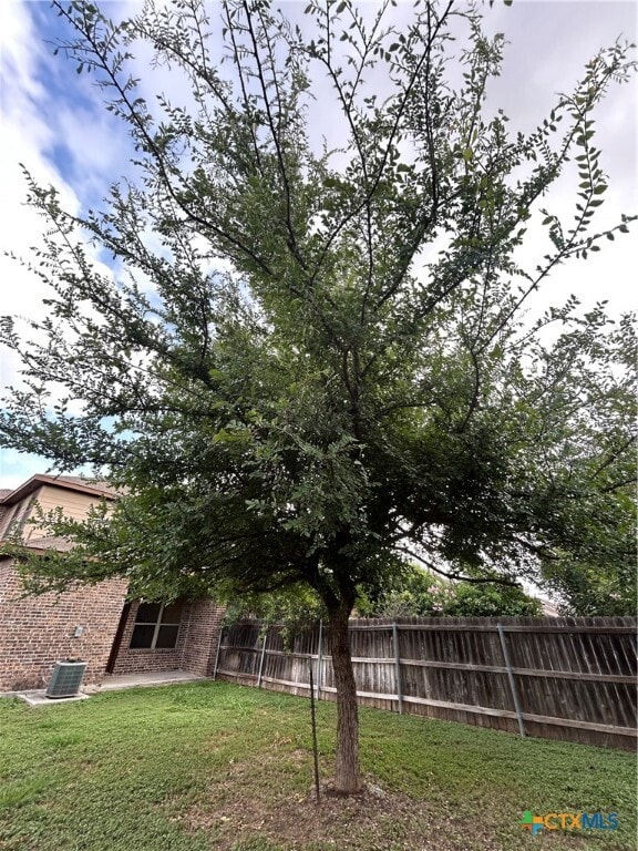 Building Photo - 665 Creekside Cir