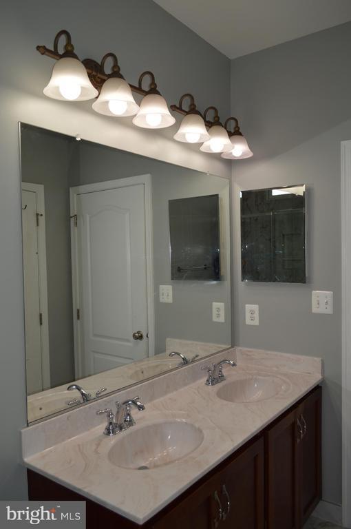 Building Photo - 43308 Barnstead Dr