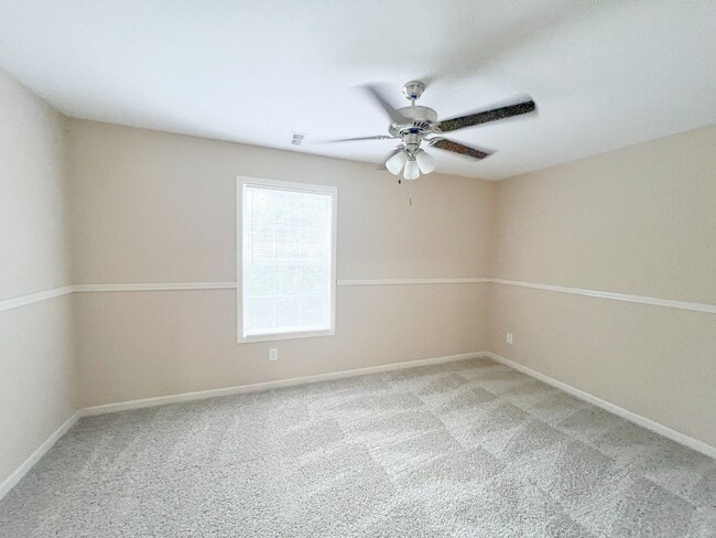 Building Photo - 2 Bedroom 1.5 Bathroom Townhome